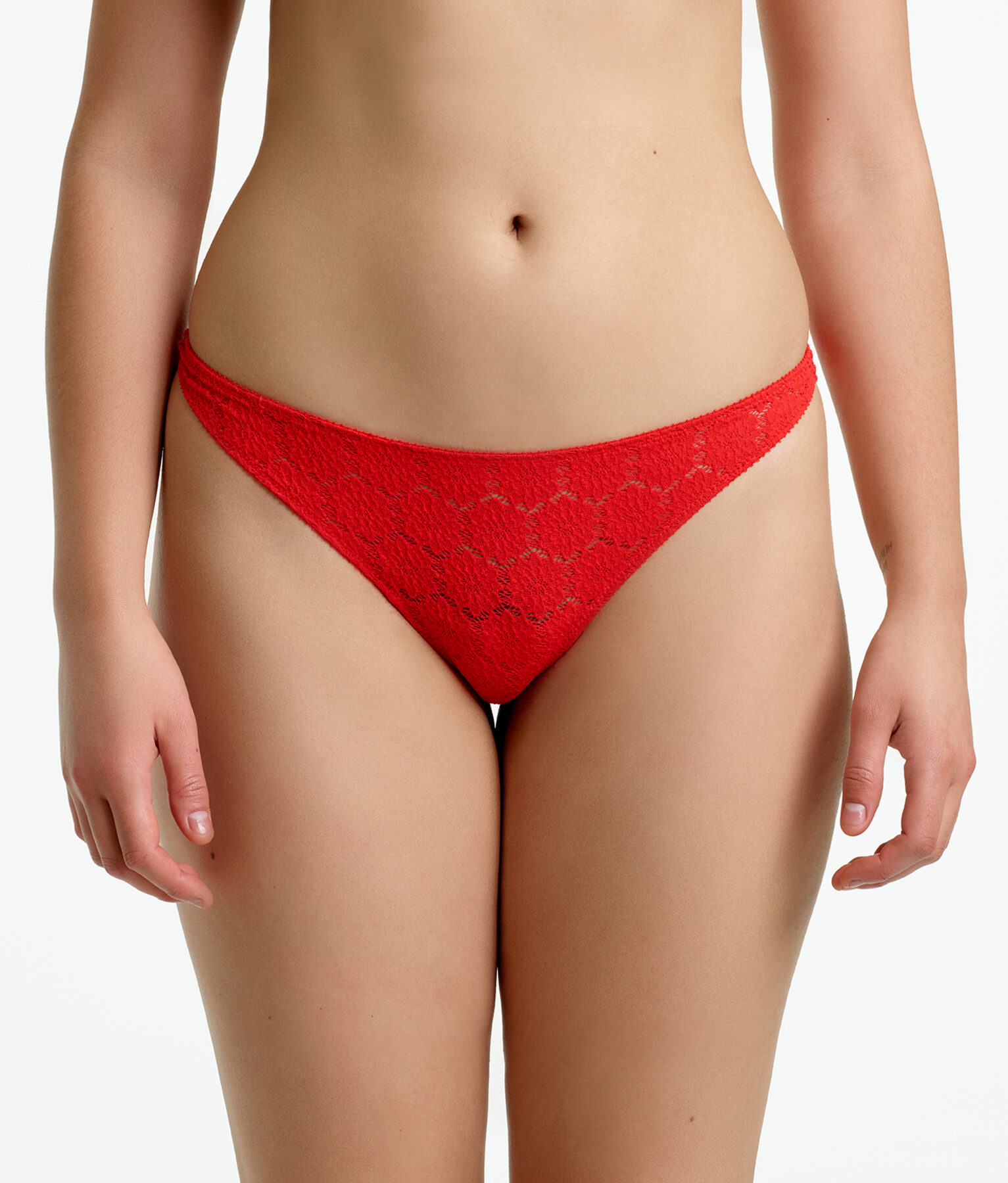 Yasmine Eslami – Red geometric lace thonf