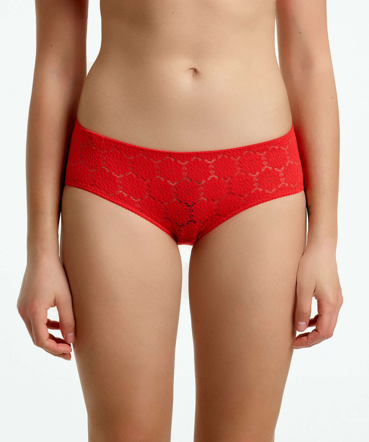 Yasmine Eslami – Red geometric lace shorty
