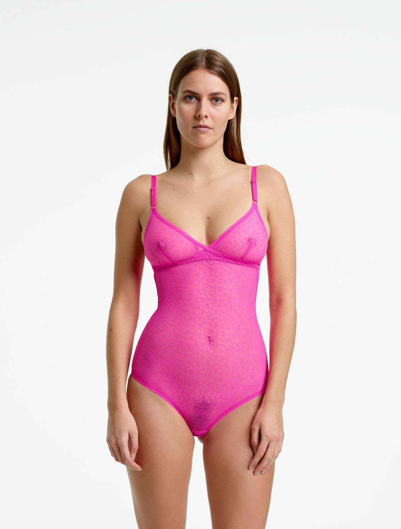 Yasmine Eslami – Body en tulle plumetis rose fuchsia, décolleté triangle