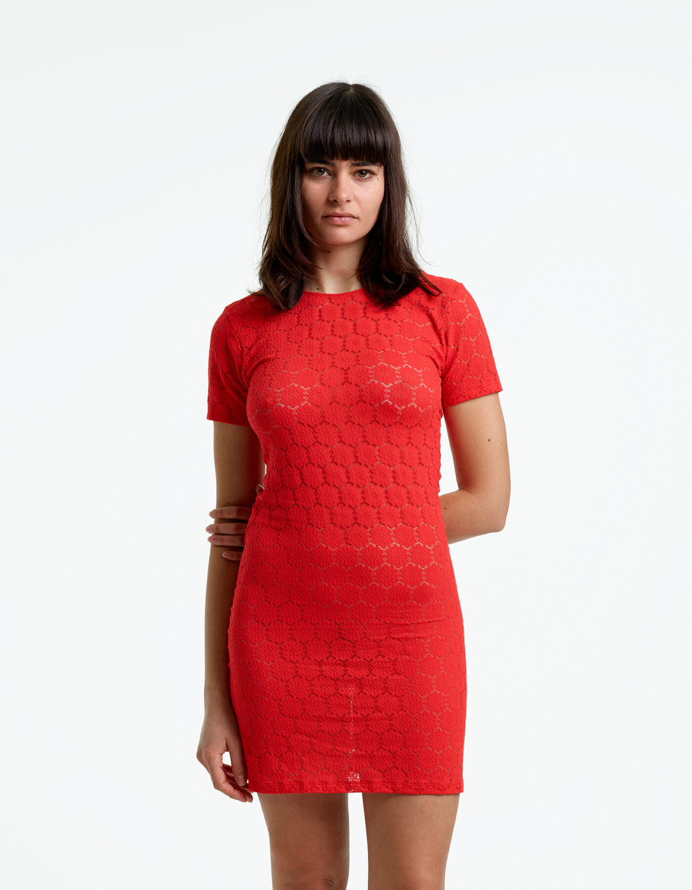 Yasmine Eslami – Short red geometric lace t-shirt dress, fitted cut and short sleeves